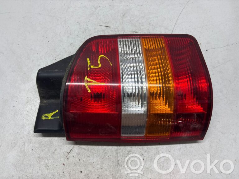 45754ead248a06404172f639504d05eb-c7bb75aec5b55398f1508c03ef8ac4a0_rear_tail_lights