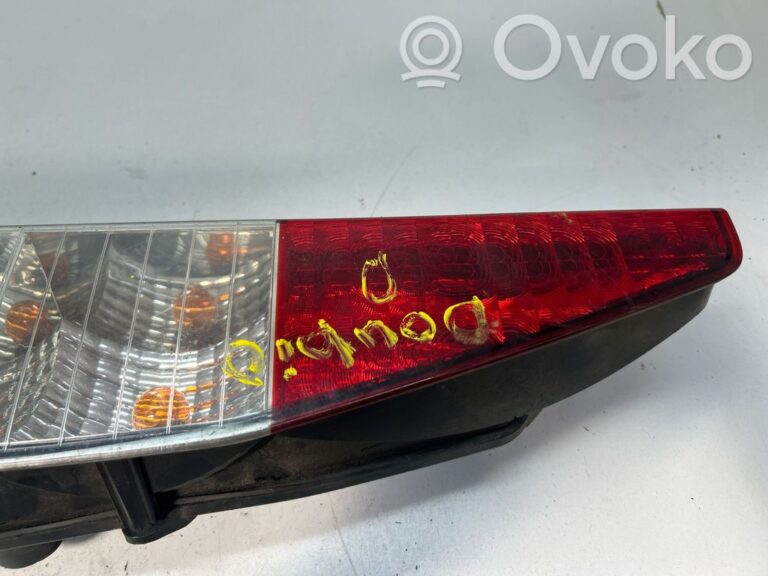 47aa8dc0aed0c6106088f55c529ddd1e-c6e6b92f95743dcbeacc1940b5b20844_rear_tail_lights