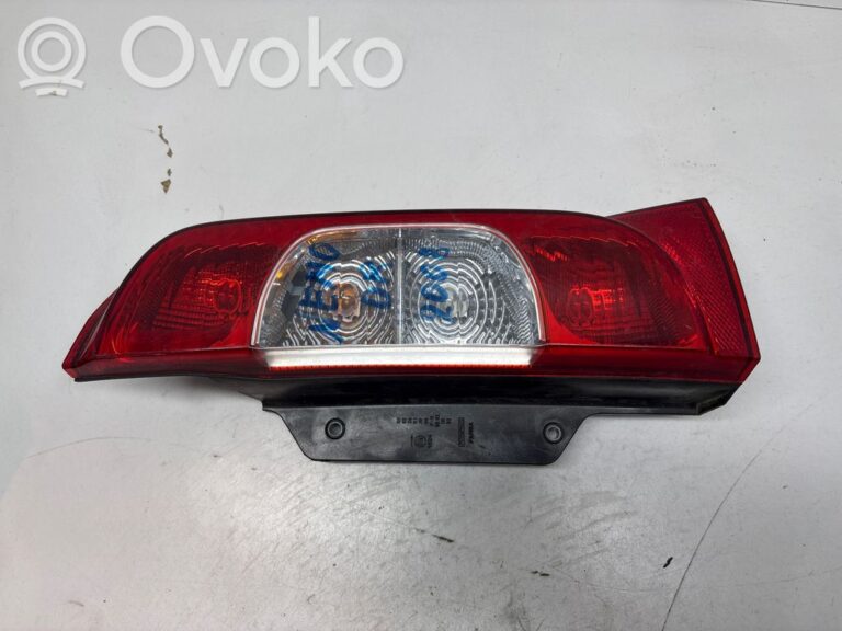 4938e801382ad1cab28e3f7e40d8970a-5e41b6aa4beef0e42f1419a675dbddc1_rear_tail_lights