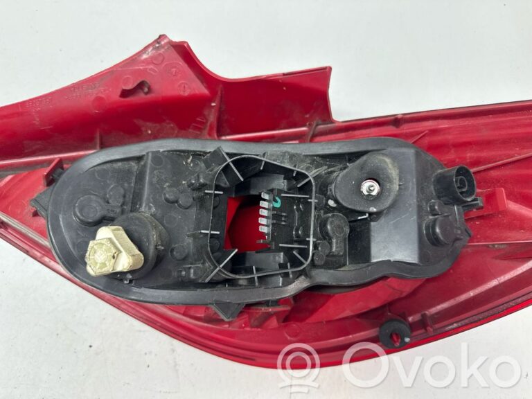 49796d974b525bb438a6d2e45cb6b79c-d7aac48301e8f95a2b588cfd033e1bbd_rear_tail_lights