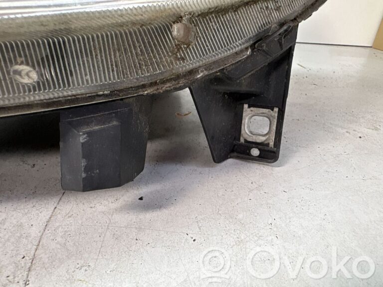 49d2c104e60f66da7752adb1edc855ee-506f38182a6bdb61c6a52efef9d49a04_headlight_headlamp