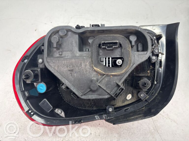 4aa4a942e826cdb17bd20355664f7485-c95a0e33ee4a7996699c7ba0f4299e2a_rear_tail_lights