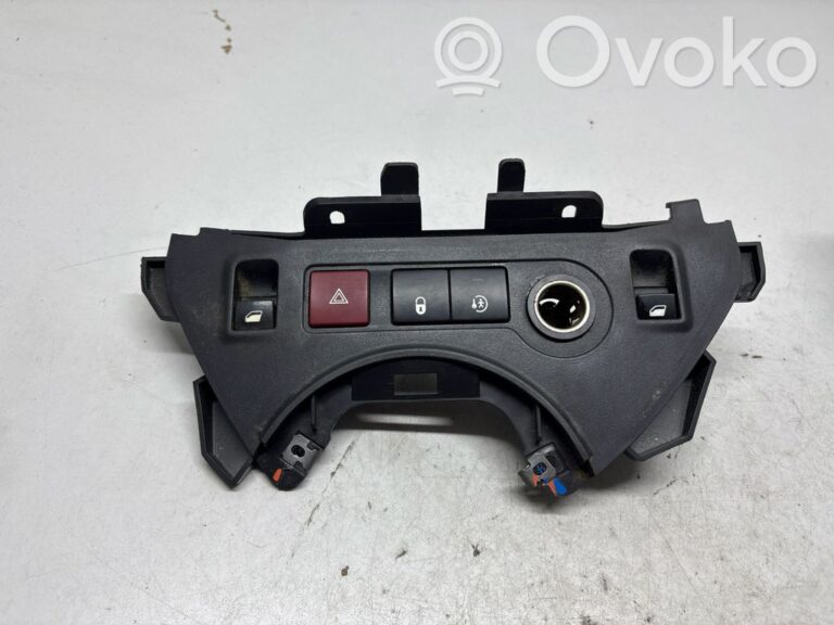 4bd651d808df8f0886db7fcc0c2129b9-b2249cf804f5c602adfa8d140f127cbc_hazard_light_switch