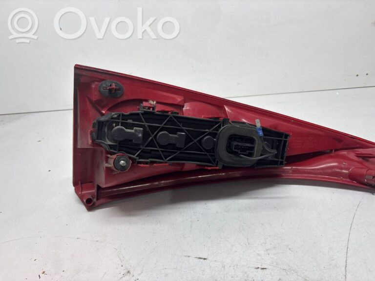 4c95be794286cc21584fa401a8ce7679-cd69abcf2b5b4d80ecfe6ed011035b97_rear_tail_lights