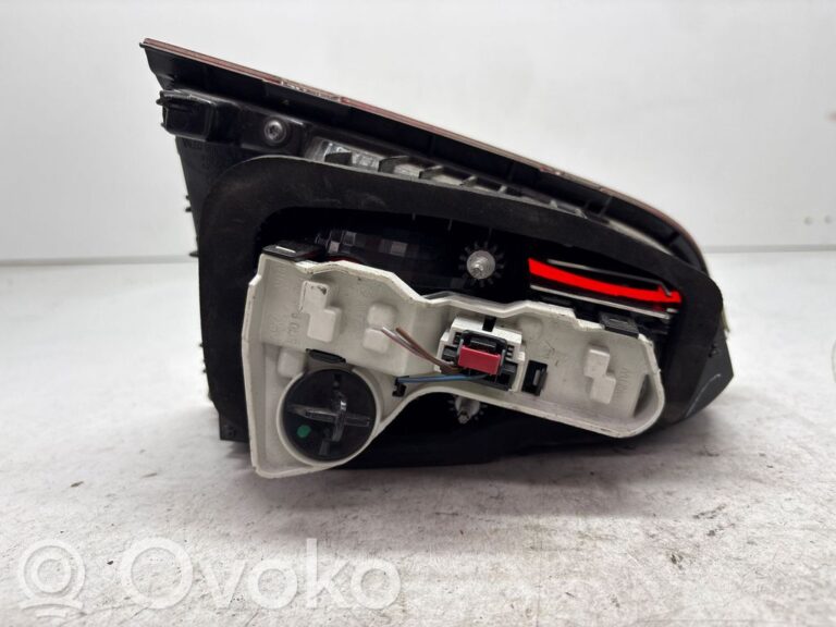 4ca112c3e82a568c13fe1c84fc24cfea-192d8a66158e4d1ed9256682cb59e3a5_rear_tail_lights