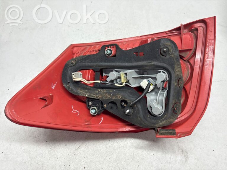 4cfde788ae24440bed22bd68cb5c7f63-b3e66fad7f84ca8472d94419ebc845bb_rear_tail_lights