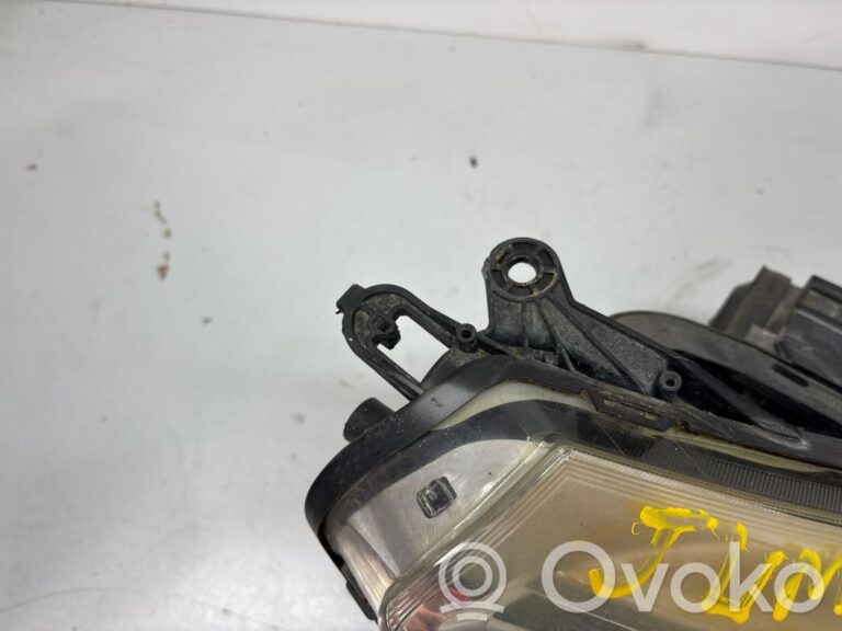 4e2a279f1777a79927fc2fdfe8088fa1-63ac39ec31c5110e9fbdf8f8c783103e_headlight_headlamp