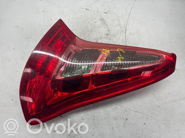 4e7e9359b2870208e416971869cc9a42-d5a5c0f72e2791bff9bdd831668d7dac_rear_tail_lights