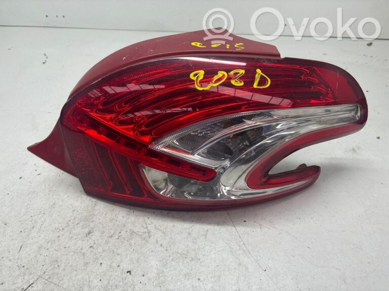 4f15ddd52697014e21ffcd7be2071b79-464a7b186a8725f4d5de45663c5ba67d_rear_tail_lights