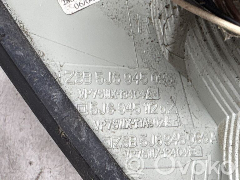4f5a8fdde624722cc1e7a4feae83effc-06466167c4b03ed2b07f9451fca67b71_rear_tail_lights