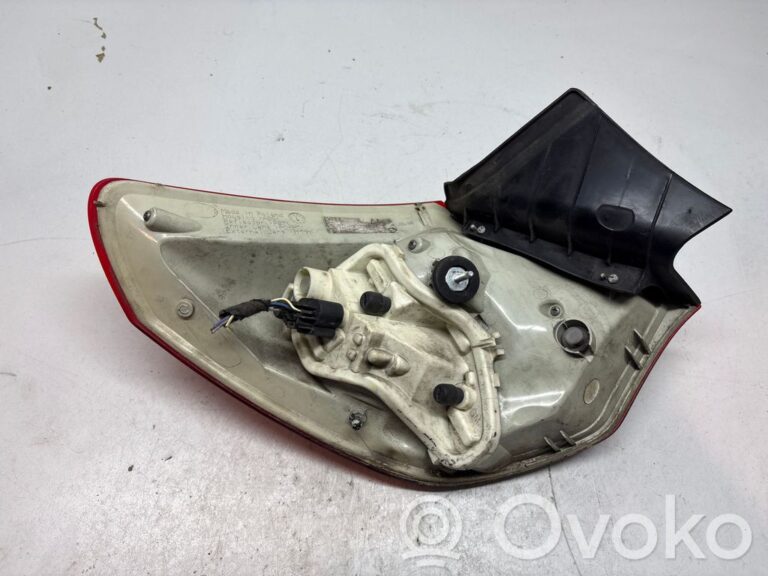4f628e68038e4567424f770ac52df156-9279d9358e5526de4eb02daabb8e9723_rear_tail_lights