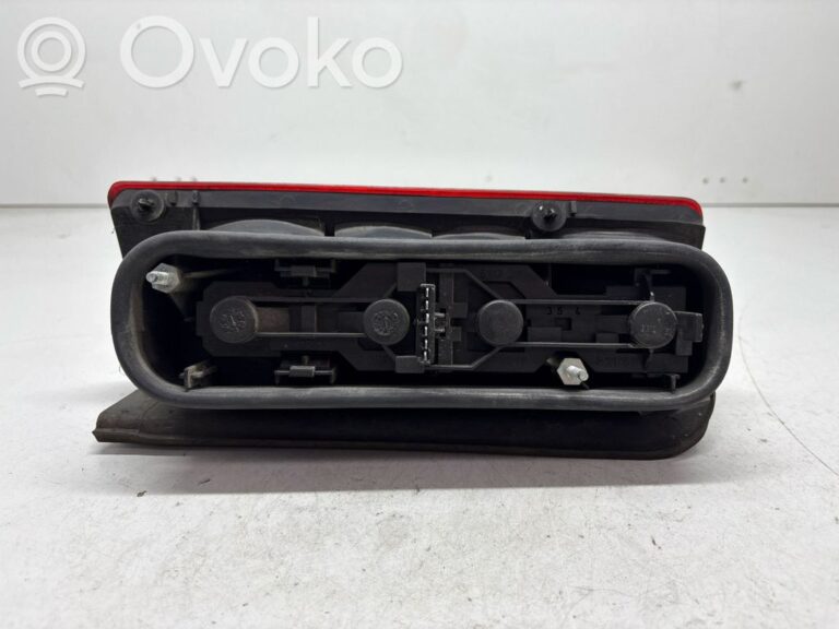 506a882e449fb96de17e6884f9114da6-c1c062babaf47394b78f64a995bbef3e_rear_tail_lights