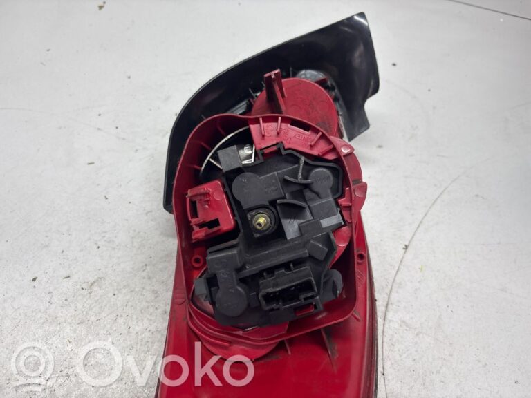 53ab0cec6aa97b0d565f6cc5be15cedf-b0b015196b860e8b44110ff0a5f6c83e_rear_tail_lights