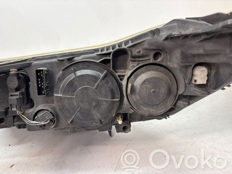 53b61aaf9c4545f5ca45779e2d52e52b-e29c28ca8c07527a3c5ab27746012d0d_headlight_headlamp