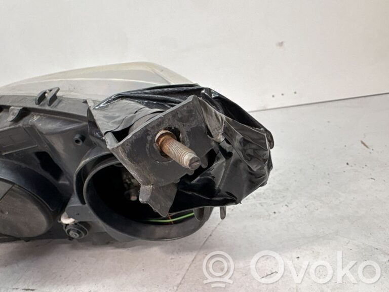 566b11fb203d491fc8efc641bd7562b1-00f61c1f30a53f3ee1e6835507cdb05b_headlight_headlamp