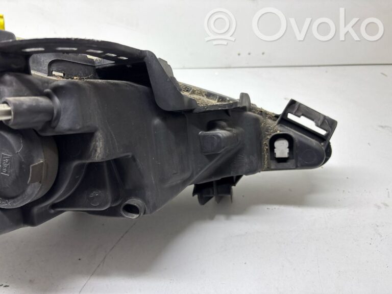 588cb527cb36a78791128fccda9dda1c-c8ac53bcac6a2f00f6add93fbea49252_headlight_headlamp