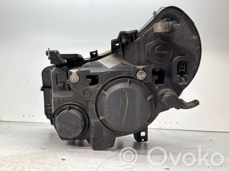 58f5cd141d11f71cd75351a3d758a98f-81658db51f46c2ab6d2ebc2f545ee7c5_headlight_headlamp