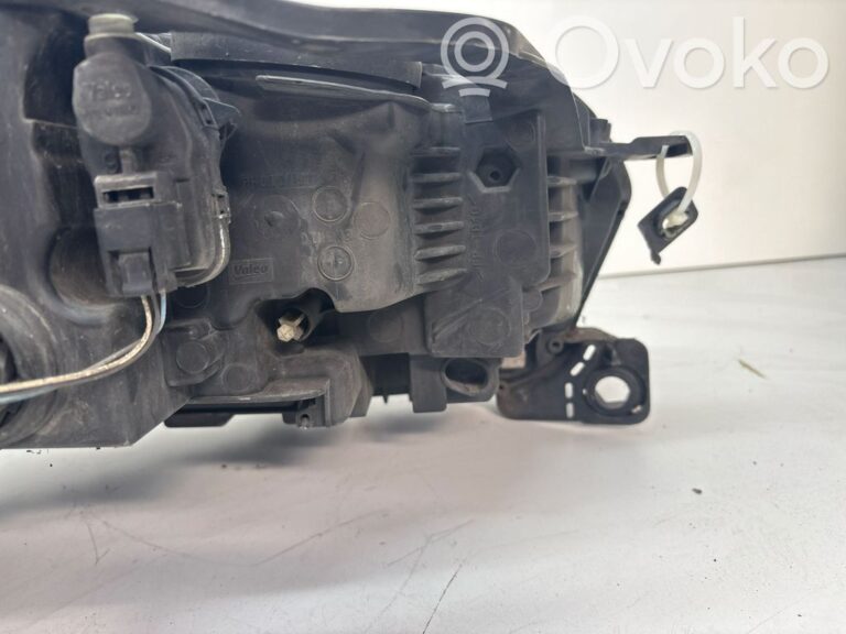 5977f1b106f0e6f1130f1e5044324c4c-cb3a27b5398e0e9bd5c222e8de386425_headlight_headlamp