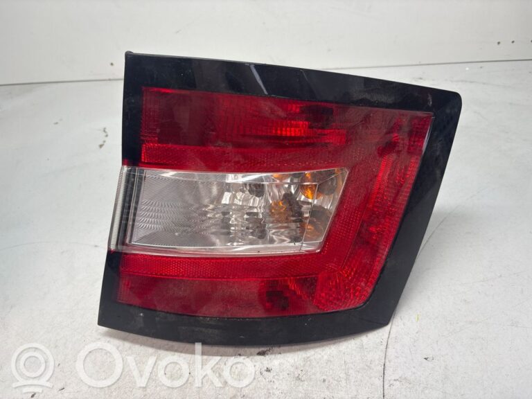 59fb34775b15e24afa5e623792bca6e4-d6174de0eab2216cf360437ae3694cc6_rear_tail_lights