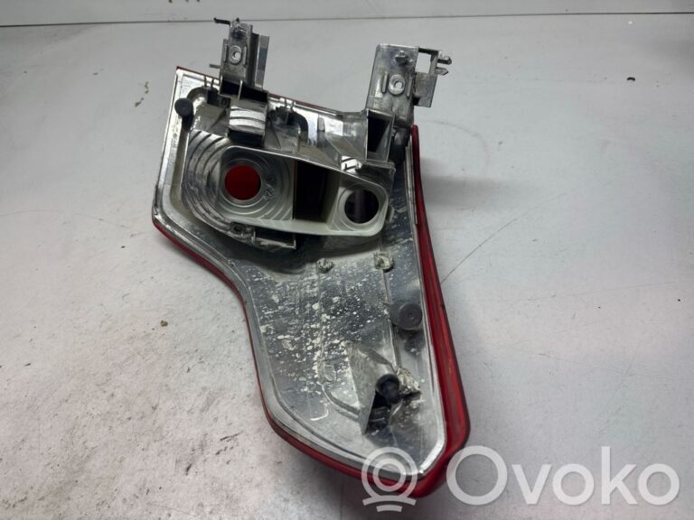 5cb1730760a0add948429c05ba7c8e0f-63629cec28dc56e068be514d463f74c3_rear_tail_lights