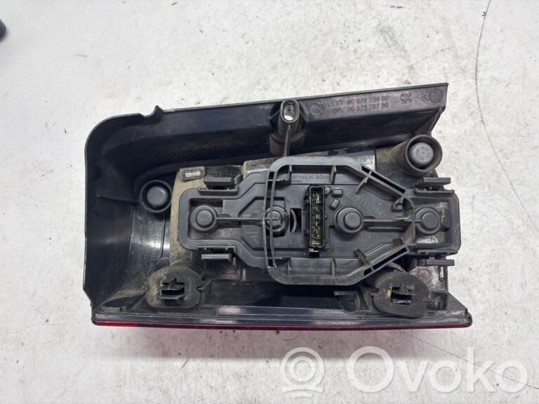 5d7aebf7a702cced12fdc6b2407e14a7-e94f065240dedebad8690b71a525e0f5_rear_tail_lights