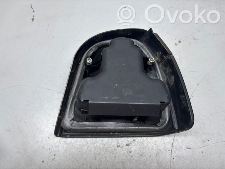 5dc90e0fb9cdeb3b1a6f89f275f31a5c-a55a03ce25e9807624237fb2f5ef672b_rear_tail_lights