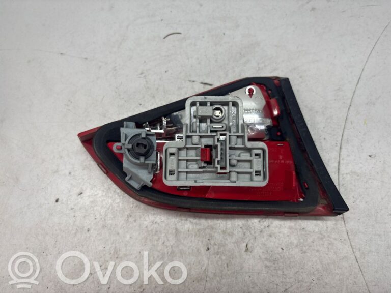 5ea842421219ce47d2758cb188bec493-355afa7cb589c4149451d374fbad2753_tailgate_rear_tail_lights
