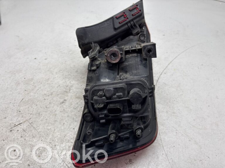 5eb0665a22699d459861d2727574724d-11671d55cdaf46b42ad67817e41a24d0_rear_tail_lights