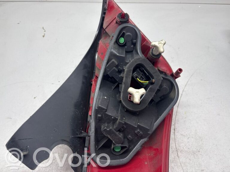 5ec84381e8d4478f57908e5f788dad32-e38a7616937a633e2f3a3a0b4ec37dd5_rear_tail_lights