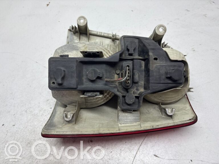 5f6dc0d627e7c894fadf478bab411900-11eea899d4c7849331c6d04f43b16ecd_tail_light_bulb_cover_holder