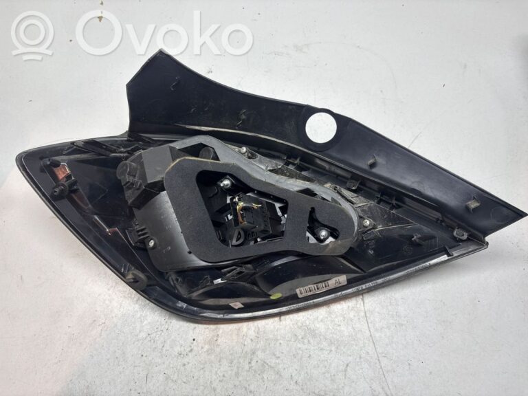 600c9f3190759ec3a97e0c32a9f09109-926d88b786fdca0ad3f2ae849d5f31a5_rear_tail_lights