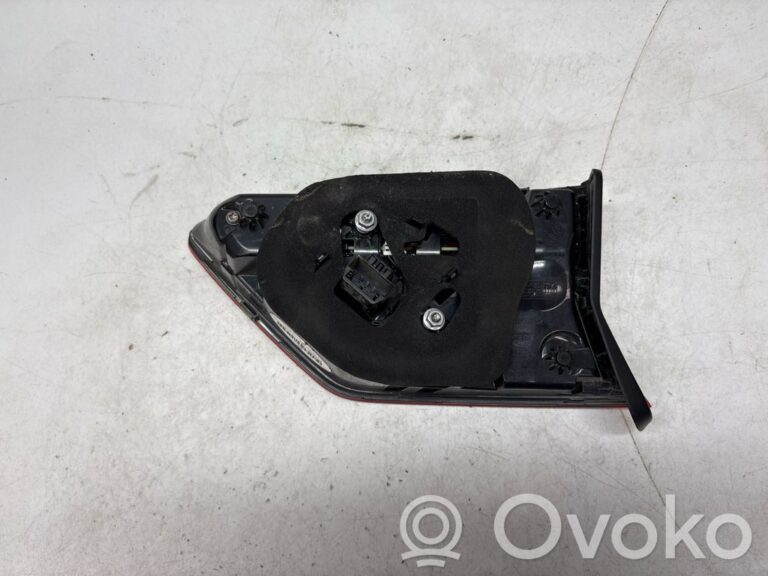 61309b3973a7e238db4cd1d38b184f52-c2b7e8f669459b4c4428ad4ffe073747_rear_tail_lights