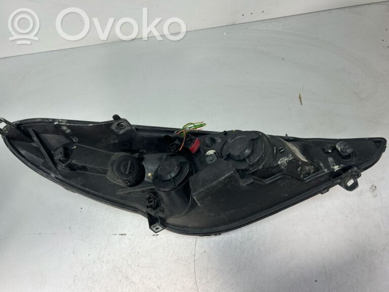 61a63b8d4be86a6f5e22746cf8cd1deb-3aee6b1e33089635bb3c91375cf3f697_headlight_headlamp