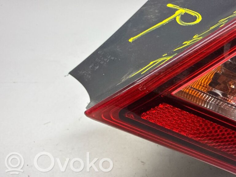 62b478a5edb1e7305a9e262036fed409-d62467e193e3ea531a53d99b6a5b6e96_rear_tail_lights