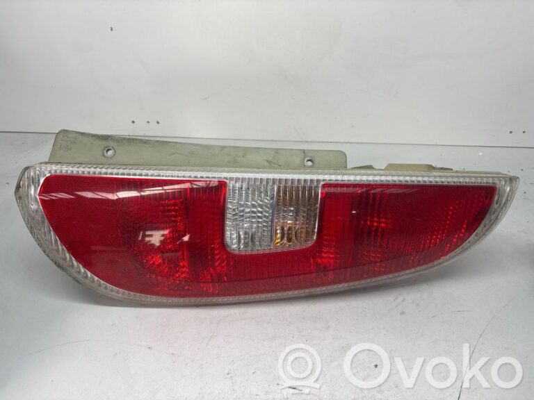 62dd0d4c0908f2412cadfb49dc32120c-8e3c042c114dcc3df50ff1970bb19cd6_rear_tail_lights