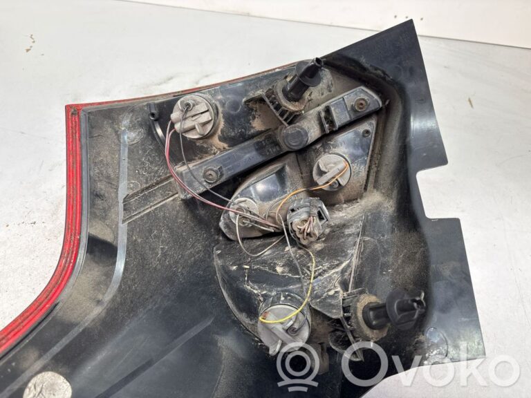 63159e893032dbfc7e5fa16ff1e24c9b-385095efc5685e34456a2877cb93a053_rear_tail_lights
