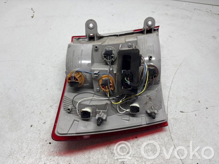 65862ffb106a23ba8e5c0d1f7111ba7e-caedbcf649fbb2f70df1c0992cf379a7_rear_tail_lights