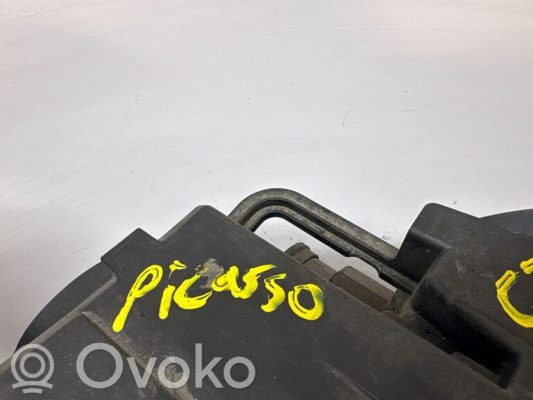 65d5432d74b49fbb885e6de58c0cf2ae-63a584df2b7804f20b2466fc4231bd9e_headlight_headlamp_dust_cover