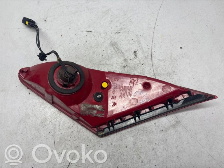 65e6b1eb3b0c21749b03a4cc96499c65-cb256147daa4697950fc1b82dc66c4b4_rear_tail_lights