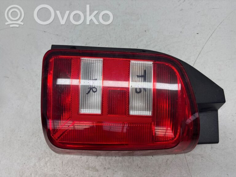 66094f865d8f6bda559f1ba3316c294f-4bbef680bf72aa9bd98a5f58cbcffad1_rear_tail_lights