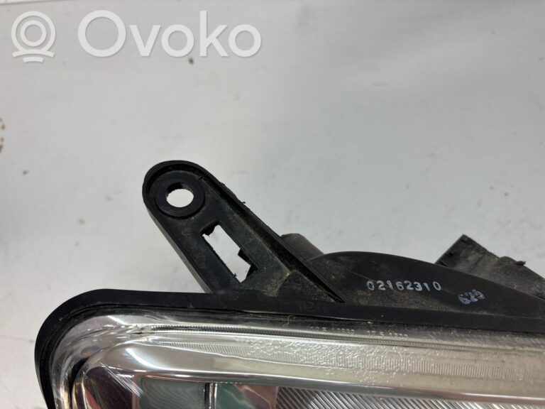 674735e7e7fbbff8c5fba869a17d163c-f58206e2f50bfaefbdc71bf6e242fdd1_headlight_headlamp