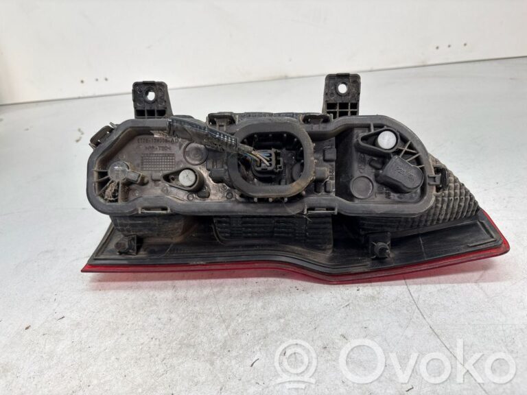 6747af0e90a724358cc252603db14399-31a862fca0d3777e032d03b6d4e9ae29_rear_tail_lights