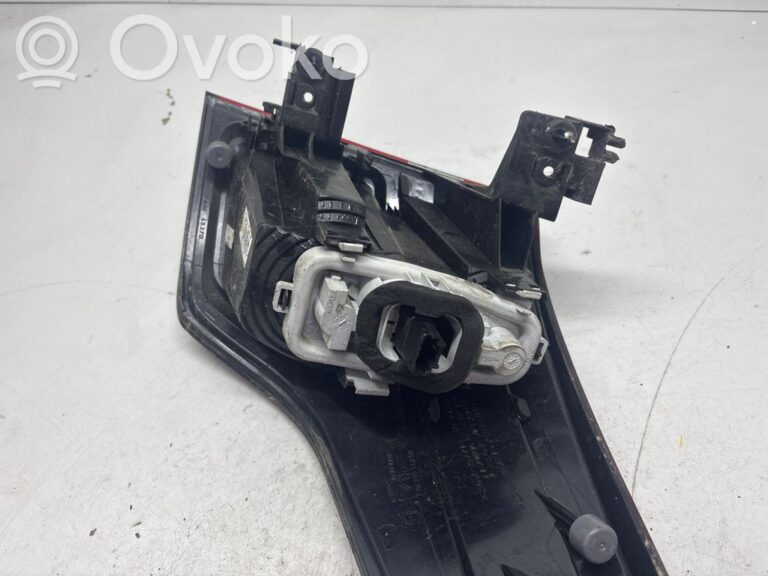 67a915283055b9a1cd0ef0d67b62e17a-4d9ce8bfa4c885c3a16b37c58966f5a1_rear_tail_lights