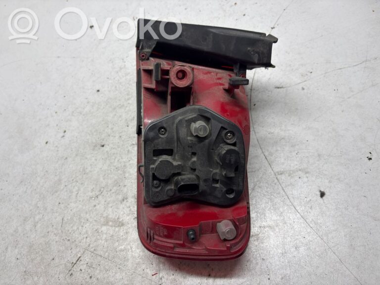 6841b0fd18db784a3c5ebdd8067c82dd-0d9ff9d297820ef283731d1f23fea721_rear_tail_lights