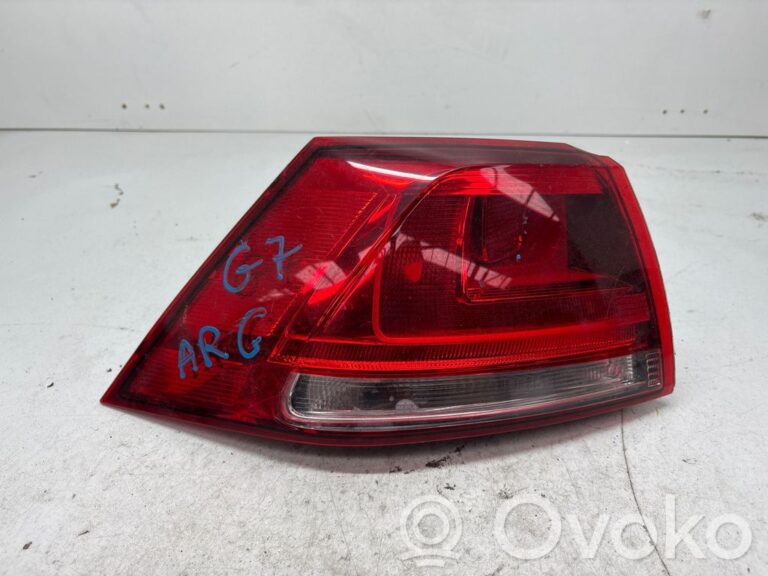 691664251aed5dfe3f29d3db1365f38d-db68358ab7e164e1d1cb9a559bd60b8e_rear_tail_lights