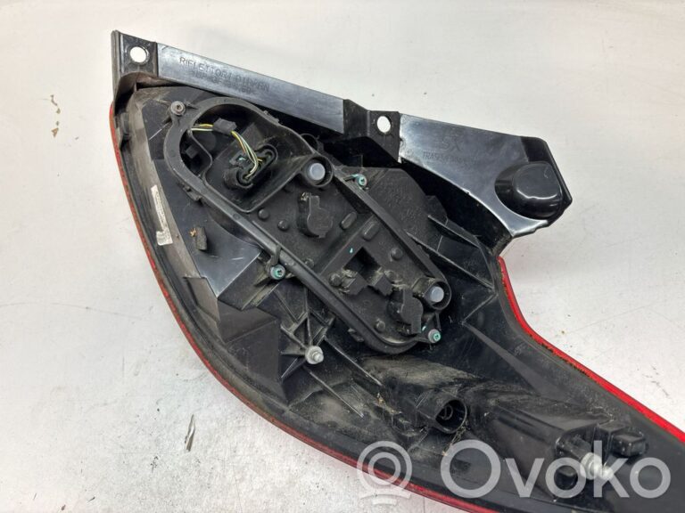 69ee0845621f9d8ccddc17e49bb87aee-3f63ce527e8de650b60755dfd3caae96_rear_tail_lights