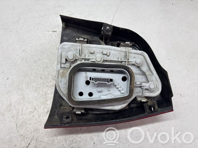 69f0433ca174349b67b22384b0e6407f-ea52b5a6cb37fd281fa3582e93a050ed_rear_tail_lights