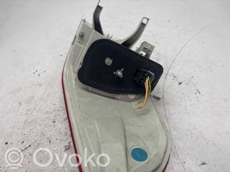 6d106c76a94c16ca463d3fc7ea4d6e19-3c0e68100b879021199b81ffce159a93_rear_tail_lights