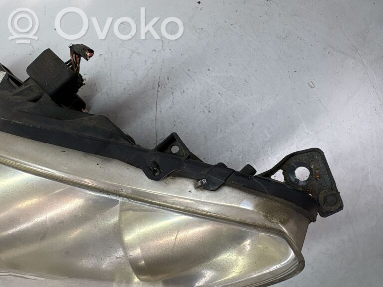 6e357354eb75f93d6361d1cf95aa941c-ed72321ba3c2f519a478ed9c9e54d6b7_headlight_headlamp