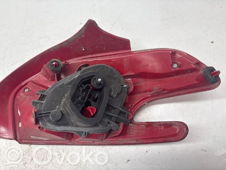 6f6e50d4e83a4daf71db3e27c95b9fdd-321705bd8a47f93eb31e367b775fed50_rear_tail_lights
